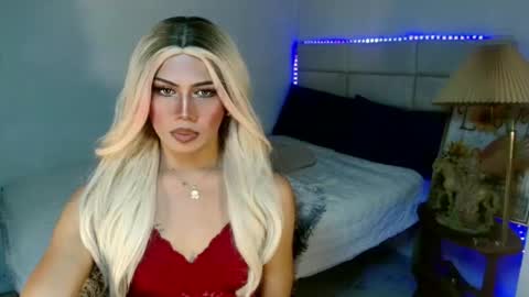 Chloe online show from December 18, 4:45 pm