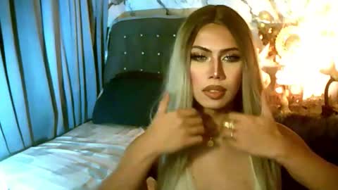 Chloe online show from March 15, 4:32 pm