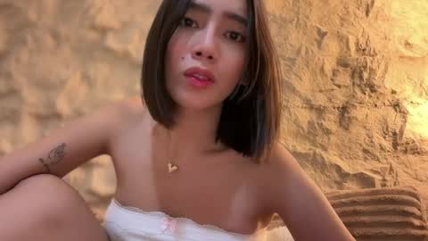 YowgineTheGreat online show from April 7, 9:43 am