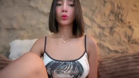 YowgineTheGreat online show from April 17, 4:37 am