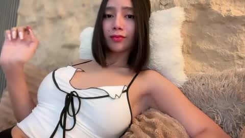 YowgineTheGreat online show from April 21, 5:14 am