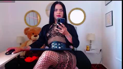 Snapshot of zoe_hecate chatting on October 4, 5:19 am zoe_hecate online show from October 4, 5:19 am