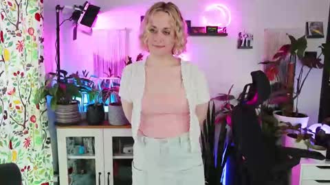 Zoey Ryan online show from February 13, 6:59 pm