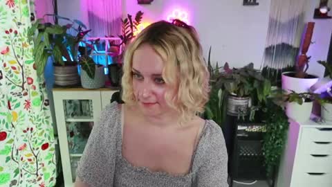 Zoey Ryan online show from April 27, 6:50 pm