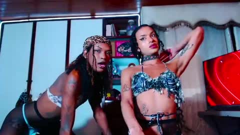 Ella online show from April 23, 9:39 pm