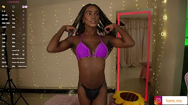 LuanaRisque online show from April 20, 7:54 am