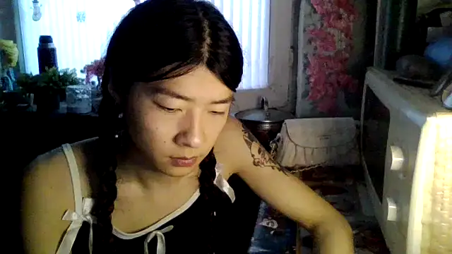 CarlyJoy online show from April 4, 1:42 pm