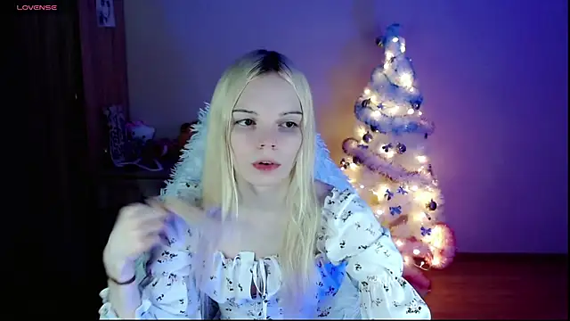 Snapshot of Emily_Nyaffee chatting on December 30, 10:23 pm Emily Nyaffee online show from December 30, 10:23 pm