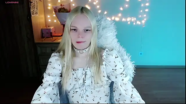 Snapshot of Emily_Nyaffee chatting on March 8, 1:08 am Emily Nyaffee online show from March 8, 1:08 am