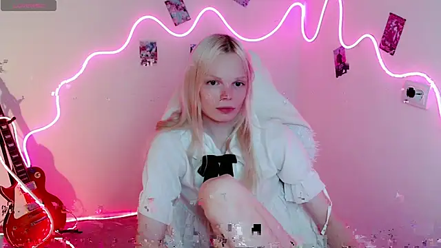 Snapshot of Emily_Nyaffee chatting on September 23, 8:26 pm Emily Nyaffee online show from September 23, 8:26 pm