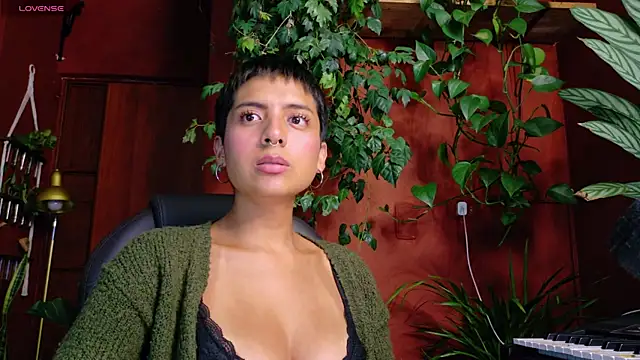 Yeriawaddell  online show from June 10, 11:48 pm