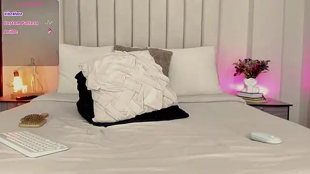 romina-brunette online show from February 25, 11:15 am