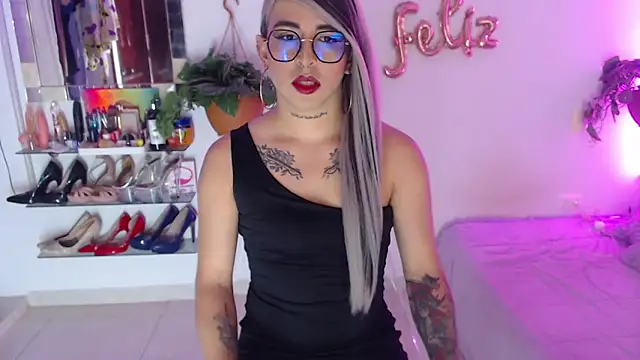 Snapshot of Laveneno_ortiz07 chatting on December 16, 11:07 pm Laveneno ortiz07 online show from December 16, 11:07 pm