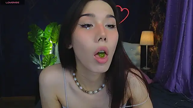Kaia Sunshine Mia online show from December 4, 4:21 pm