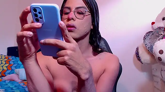 Aliice Doll online show from January 16, 7:10 pm