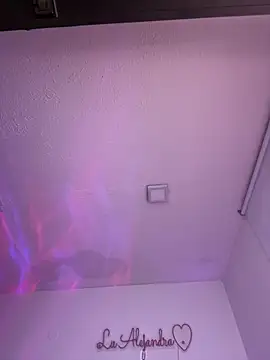 alee lenoxx online show from December 20, 8:20 am