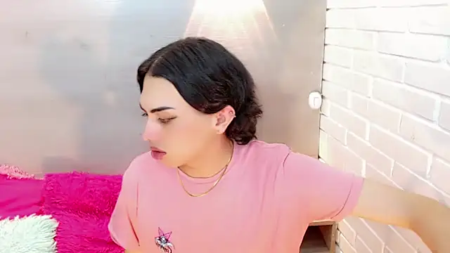 Daniela Pink  online show from November 23, 8:00 pm