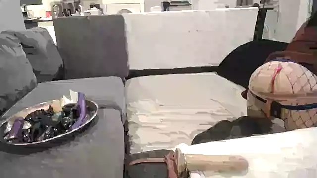 Snapshot of AssmannCD chatting on February 11, 11:21 am AssmannCD online show from February 11, 11:21 am