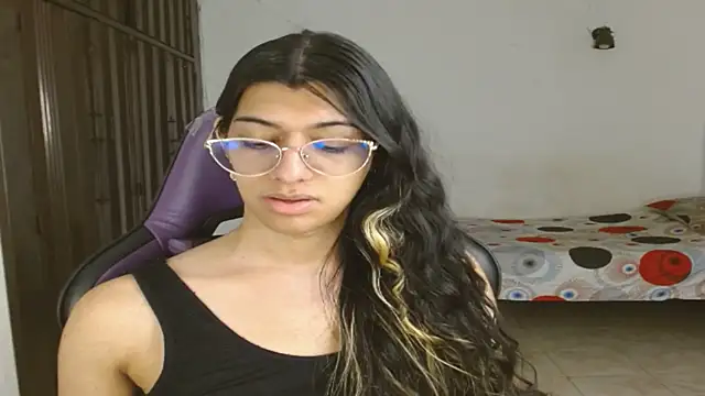 engielphoenis14 online show from September 23, 9:43 pm