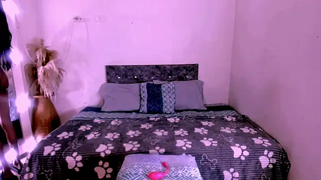 carolinemiller7 online show from April 4, 8:23 am