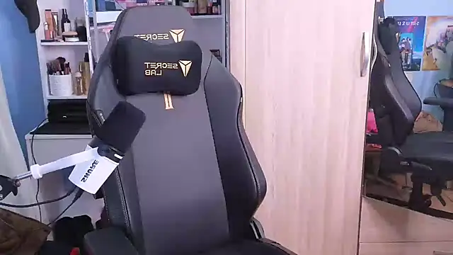 Snapshot of MemiKouki chatting on January 14, 4:50 pm MemiKouki online show from January 14, 4:50 pm