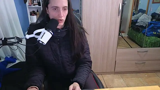 Snapshot of MemiKouki chatting on January 16, 7:52 pm MemiKouki online show from January 16, 7:52 pm