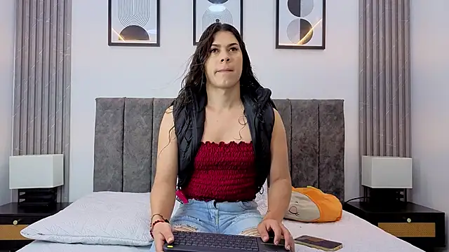 Luciana Ortiz1 online show from February 25, 1:59 pm