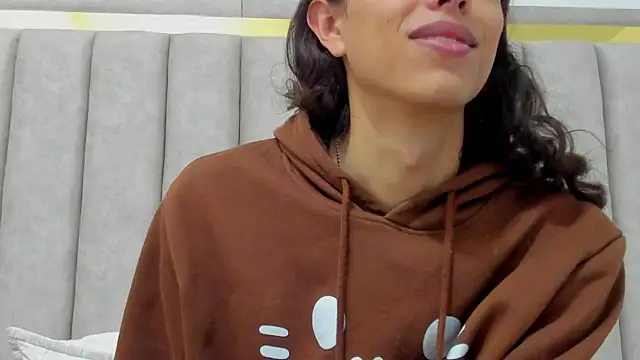 FreyaMoller online show from October 25, 7:20 pm