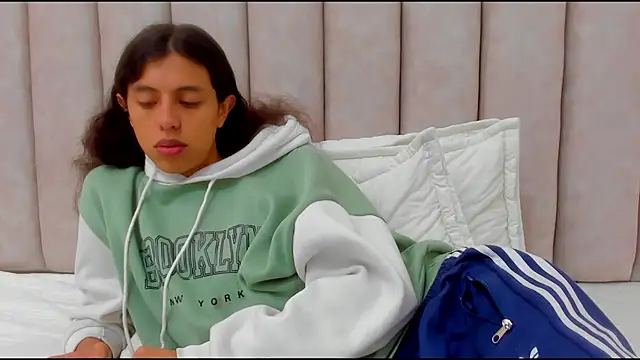 FreyaMoller online show from December 18, 2:33 pm