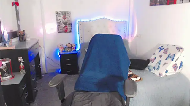 Snapshot of Alexia_Dolly chatting on October 24, 12:37 am Alexia Dolly online show from October 24, 12:37 am