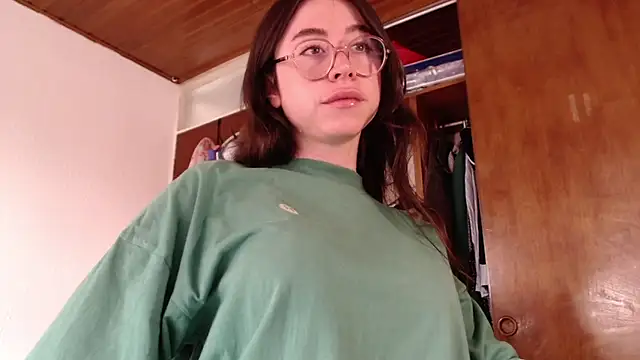 emily pearl  online show from November 20, 6:41 pm