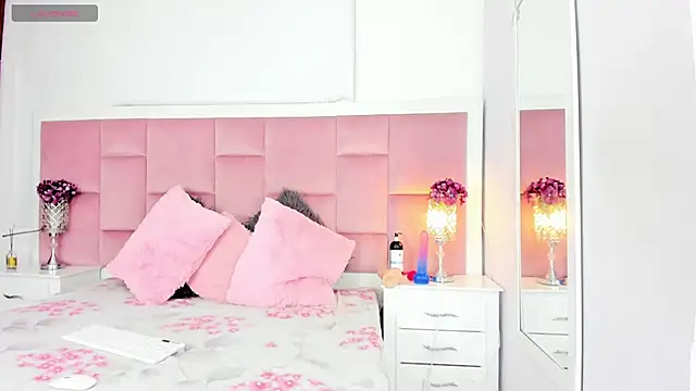 DaphneLloyd online show from January 31, 8:12 pm