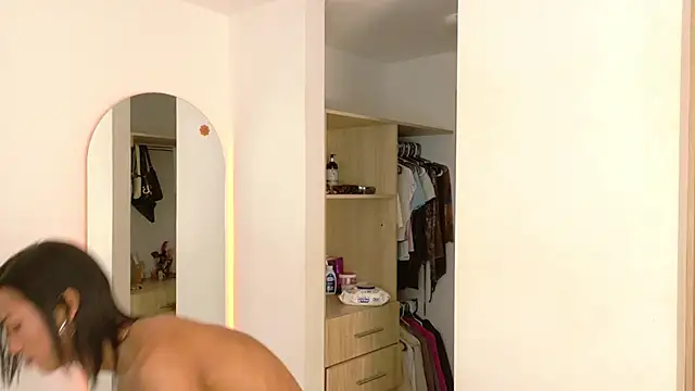 rose scottt online show from July 17, 10:49 pm