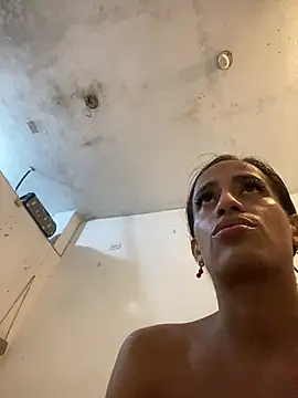 AlexaWarner online show from August 4, 11:10 pm