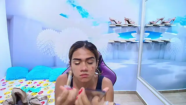 DEMI LEED online show from April 4, 12:25 pm