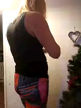 Connie Pepper online show from December 3, 9:50 pm