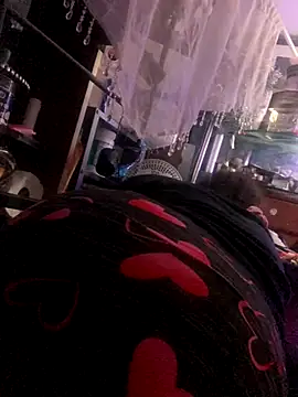 gurlnips online show from November 30, 8:06 am