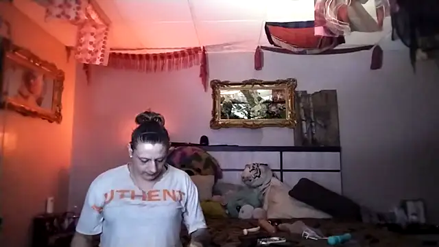 UniqueKorn86 online show from December 23, 2:49 am