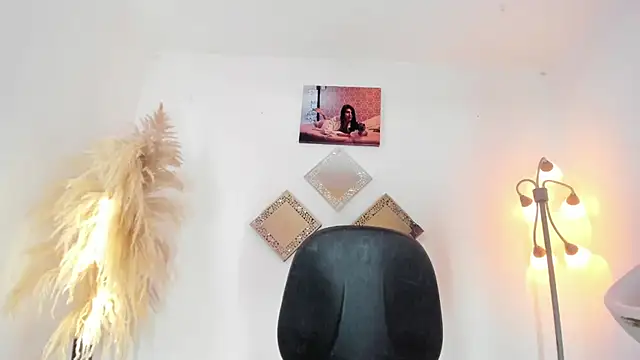 kattadoll online show from December 13, 7:40 pm