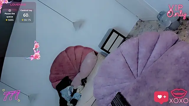 Alliemilky online show from April 6, 7:14 pm