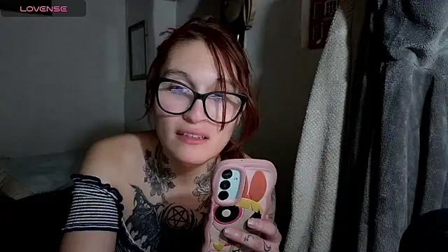 kittenlizz online show from January 14, 2:53 am