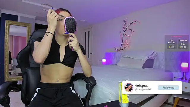 charolbruce 1 online show from December 2, 12:08 pm