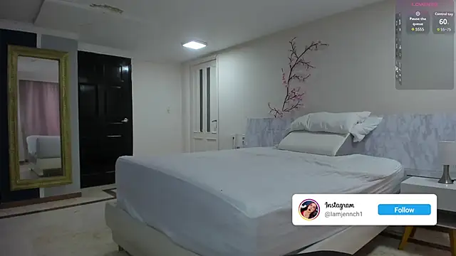 charolbruce 1 online show from March 3, 11:39 am