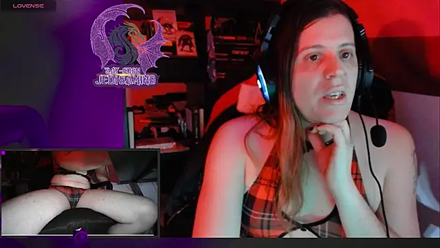 Snapshot of Rae-Suon chatting on December 17, 6:02 am Rae-Suon online show from December 17, 6:02 am