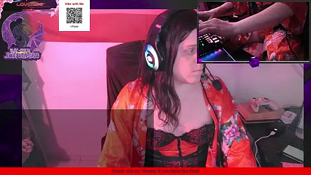 Snapshot of Rae-Suon chatting on February 15, 12:38 am Rae-Suon online show from February 15, 12:38 am