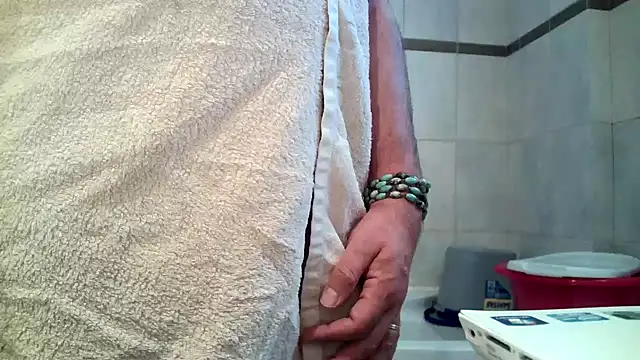 Snapshot of Kalia_Cross chatting on October 10, 1:34 pm Kalia Cross online show from October 10, 1:34 pm