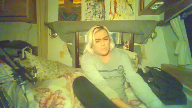 Snapshot of HoneyBdaQueen chatting on October 21, 7:54 am HoneyBdaQueen online show from October 21, 7:54 am