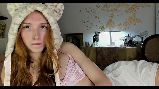 LisaIcon online show from October 29, 6:50 pm