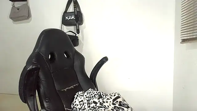 bigcrisblack online show from October 4, 4:02 am