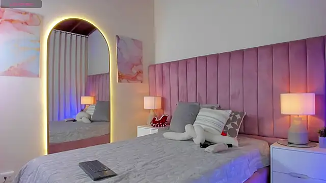 Aleja arango1 online show from November 24, 10:55 pm